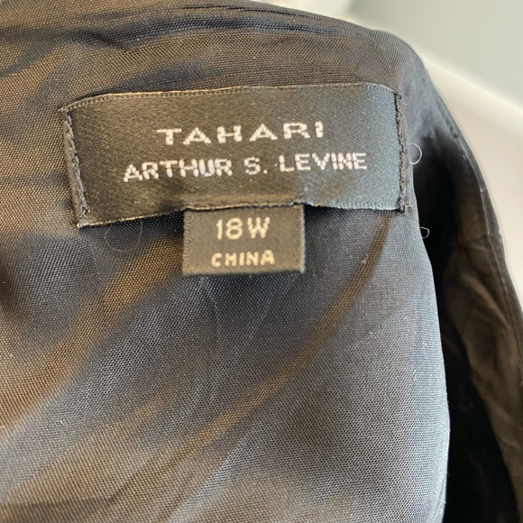 LBD ALERT! - Picture 3 of 3